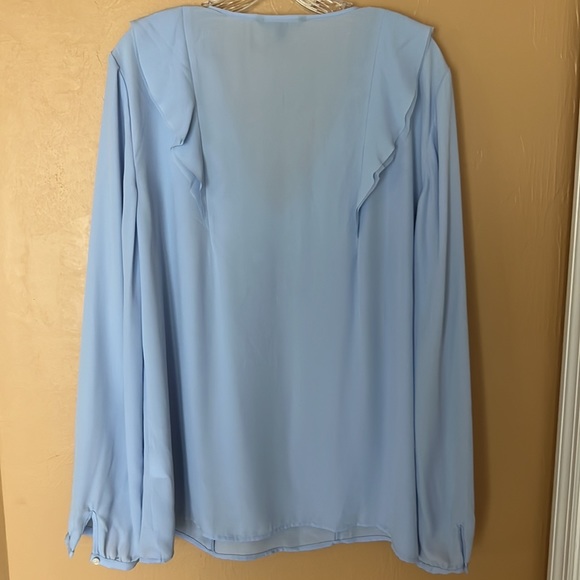 Banana Republic extra-large, sheer blue blouse. - Picture 4 of 6